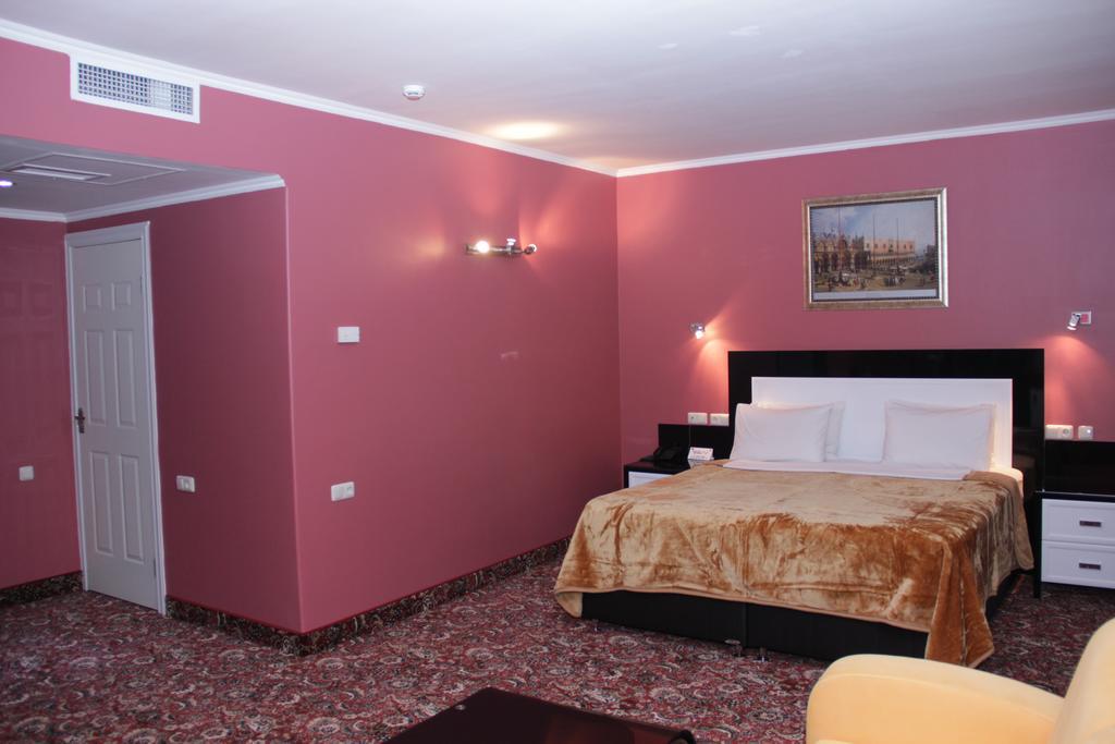 Erebuni Hotel יירבאן מראה חיצוני תמונה