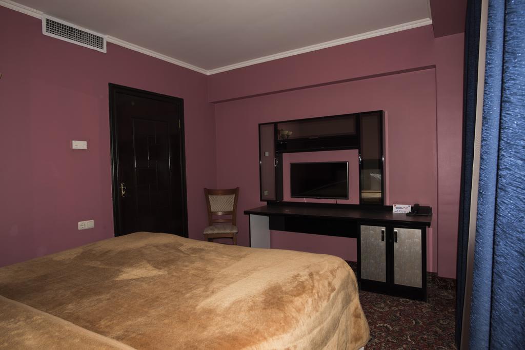 Erebuni Hotel יירבאן מראה חיצוני תמונה